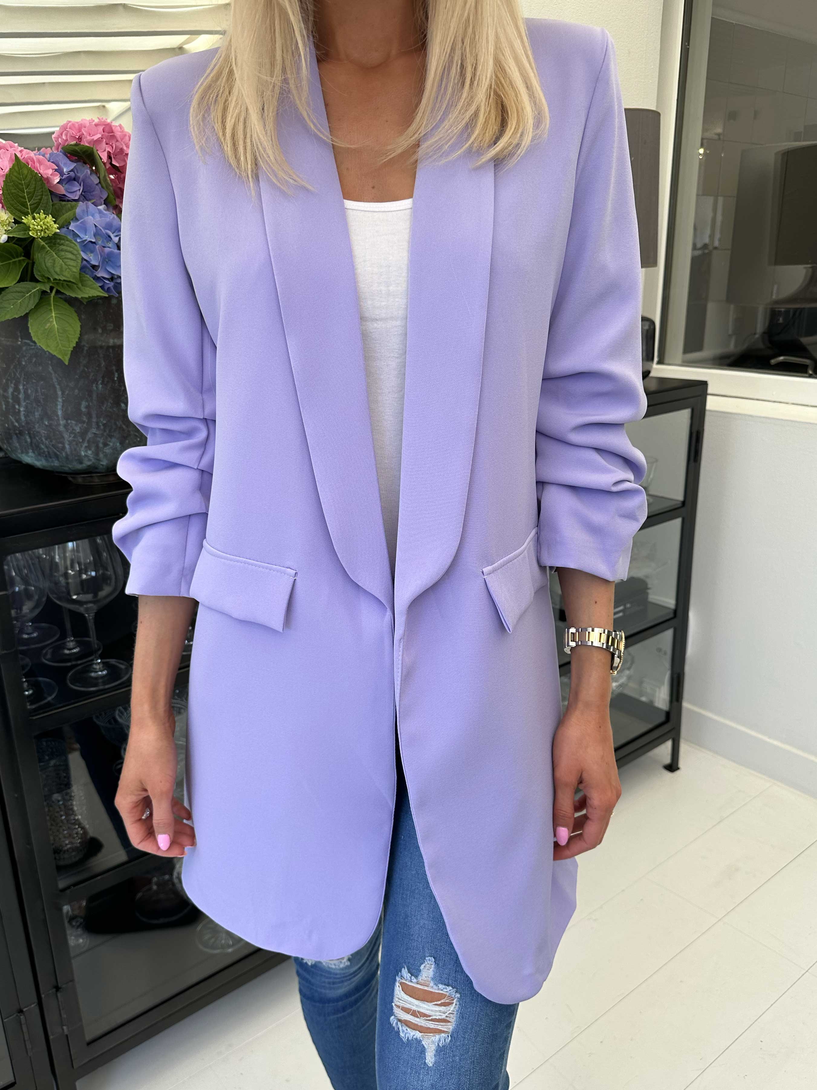 Mila Long - Snygg blazer med veck på ärmen